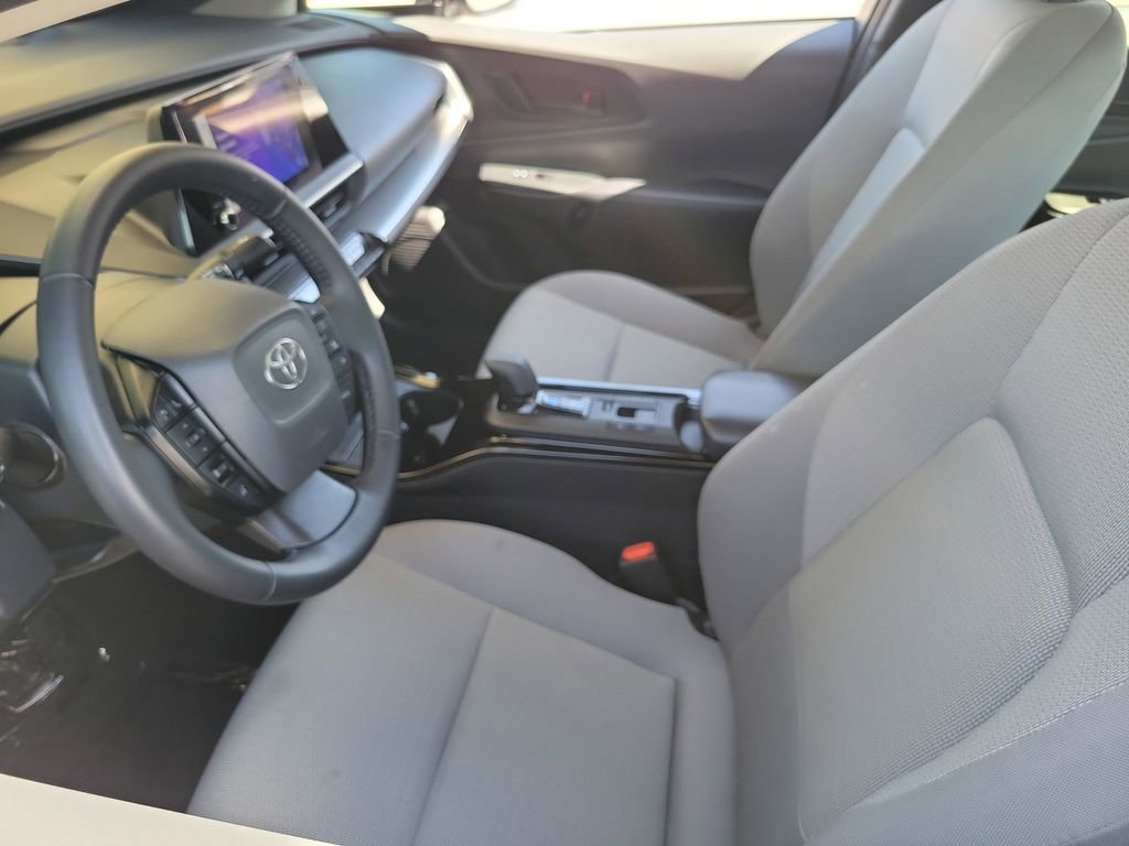 Used 2023 Toyota Prius LE image 3