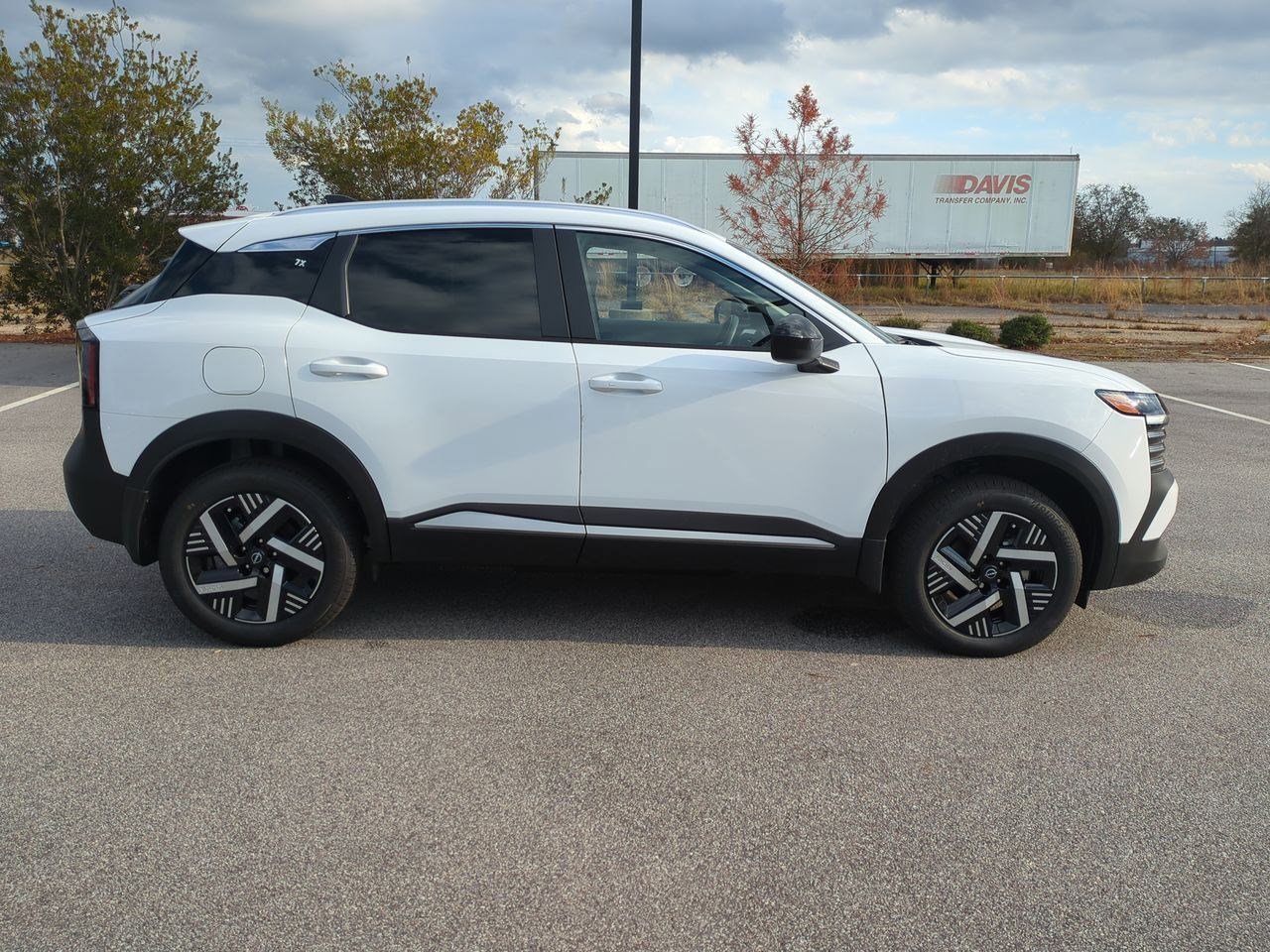 New 2026 Nissan Kicks SV w/ SV Premium Package FWD image 2
