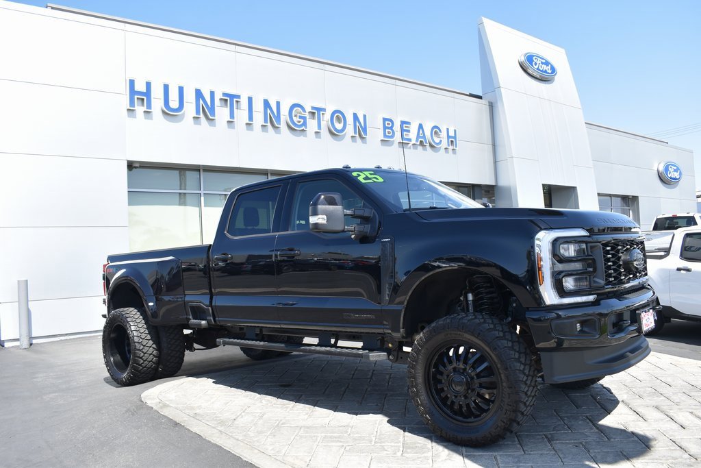Used 2025 Ford F350 Lariat image 1