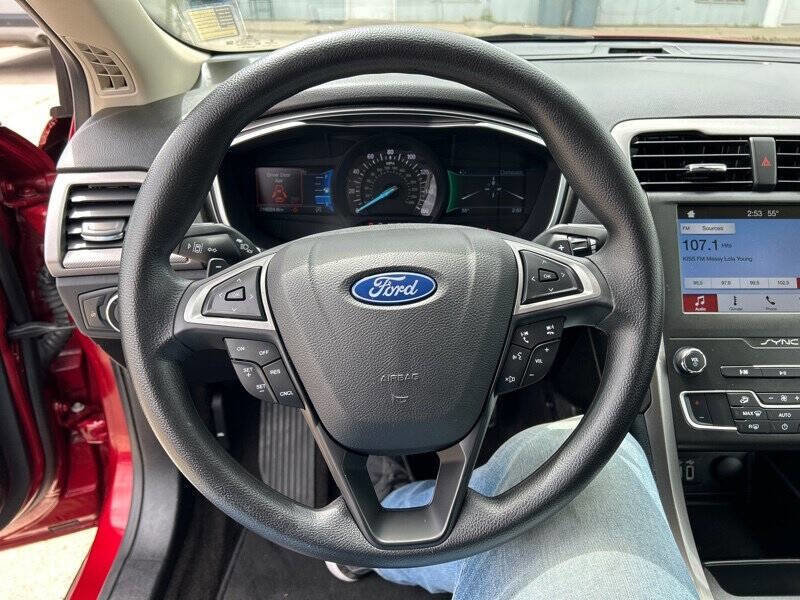 Used 2019 Ford Fusion SE image 22