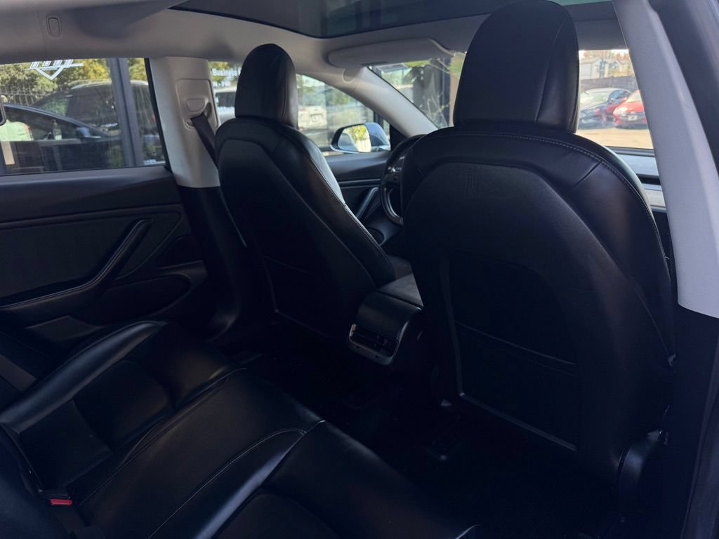 Used 2018 Tesla Model 3 Long Range RWD image 16