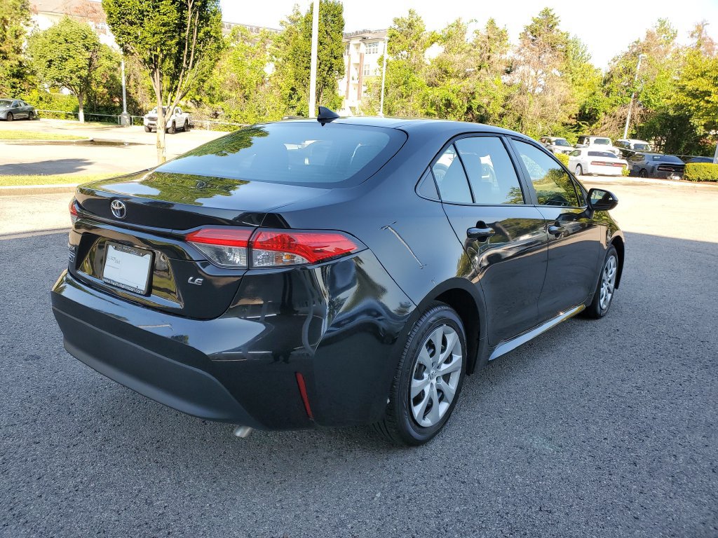 Used 2025 Toyota Corolla LE FWD image 4