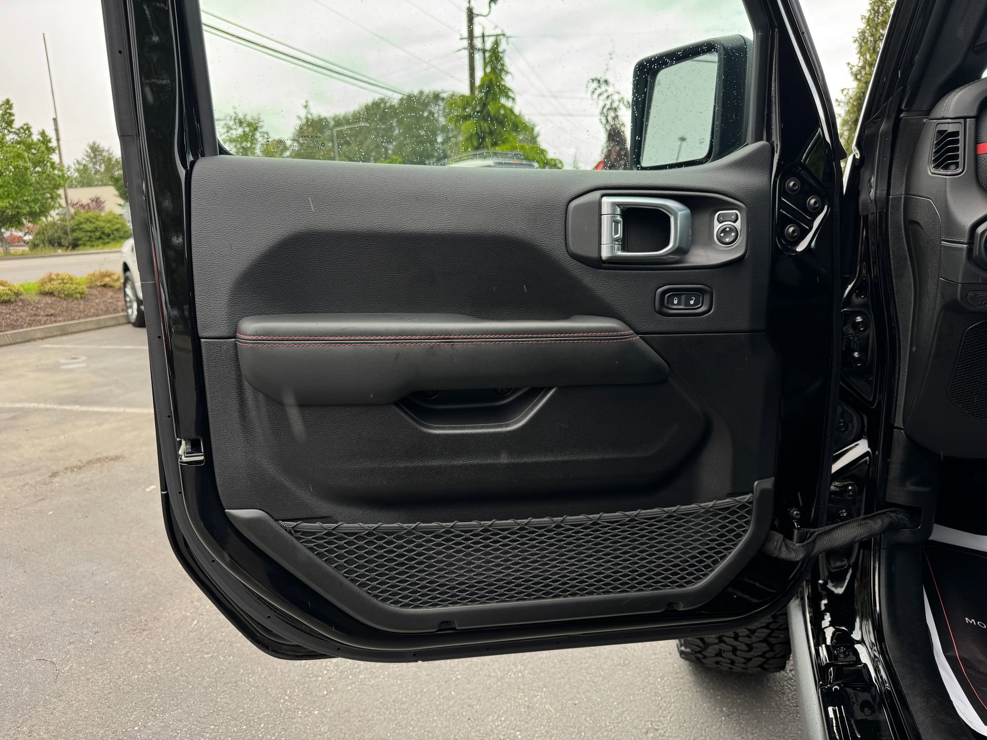 Used 2024 Jeep Wrangler Unlimited Rubicon AWD/4WD image 48