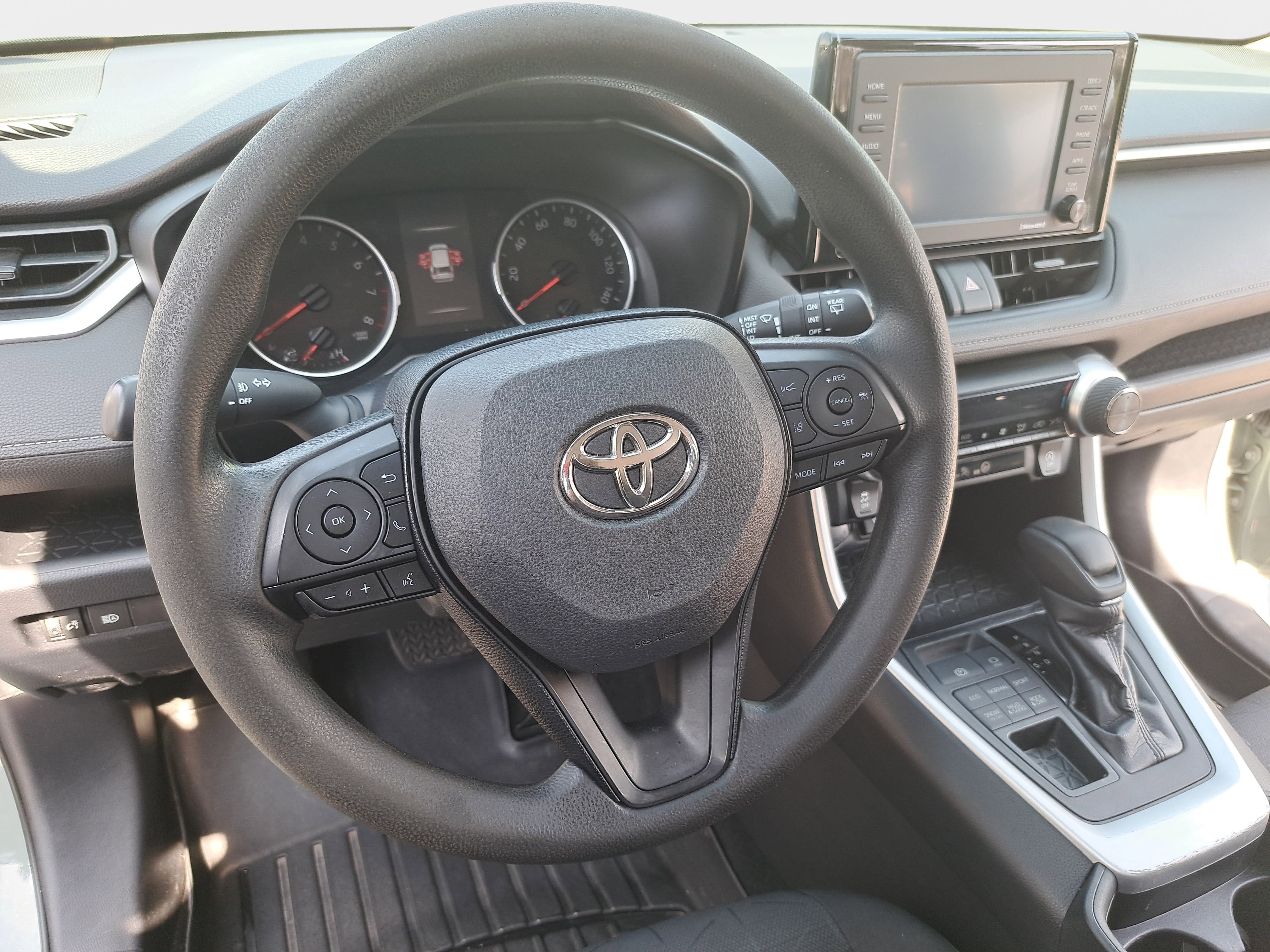 Used 2020 Toyota RAV4 XLE image 15