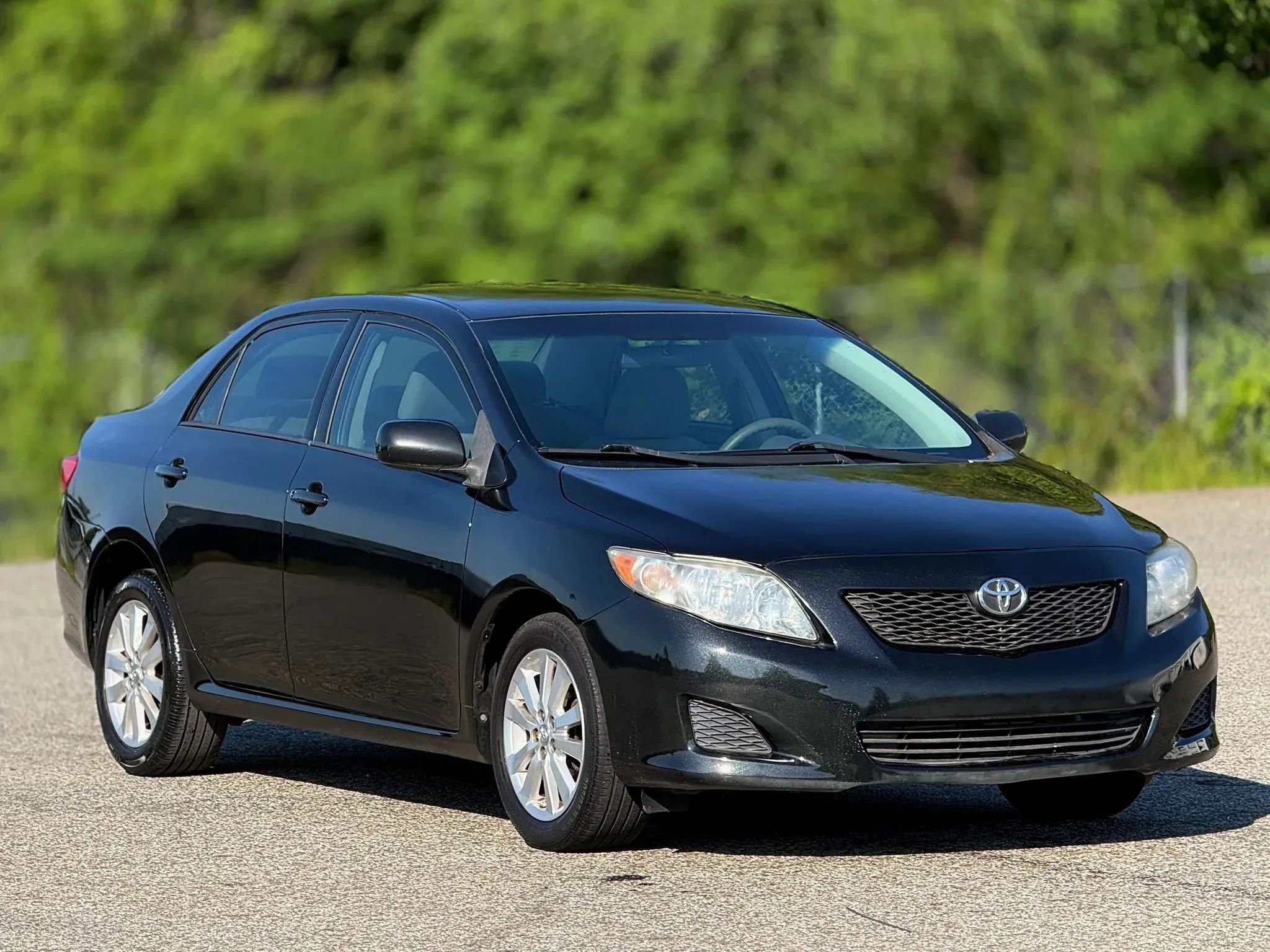 Used 2009 Toyota Corolla LE FWD image 1