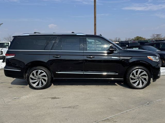 Used 2022 Lincoln Navigator L Reserve image 7