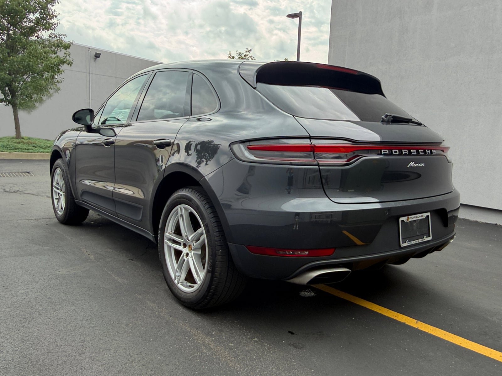 Used 2020 Porsche Macan AWD/4WD image 3