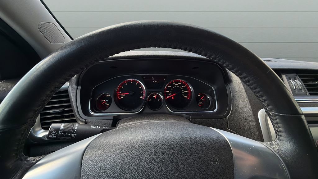 Used 2016 GMC Acadia SLE image 12