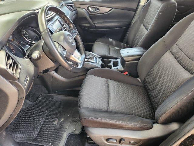 Used 2019 Nissan Rogue SV w/ Premium Package FWD image 13