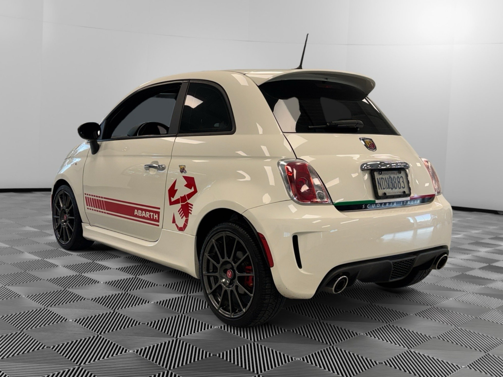 Used 2013 FIAT 500 Abarth w/ Beats Audio Pkg FWD image 6