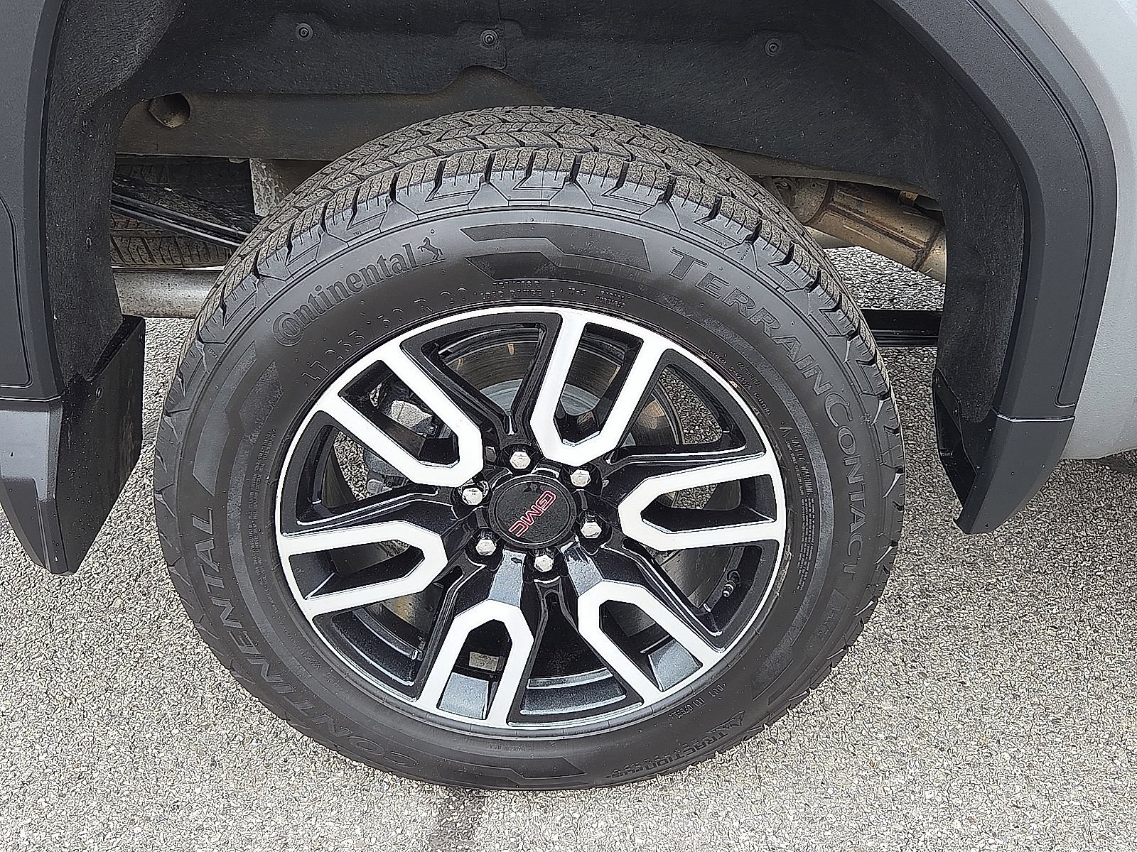 Certified 2024 GMC Sierra 1500 AT4 w/ Technology Package AWD/4WD image 17
