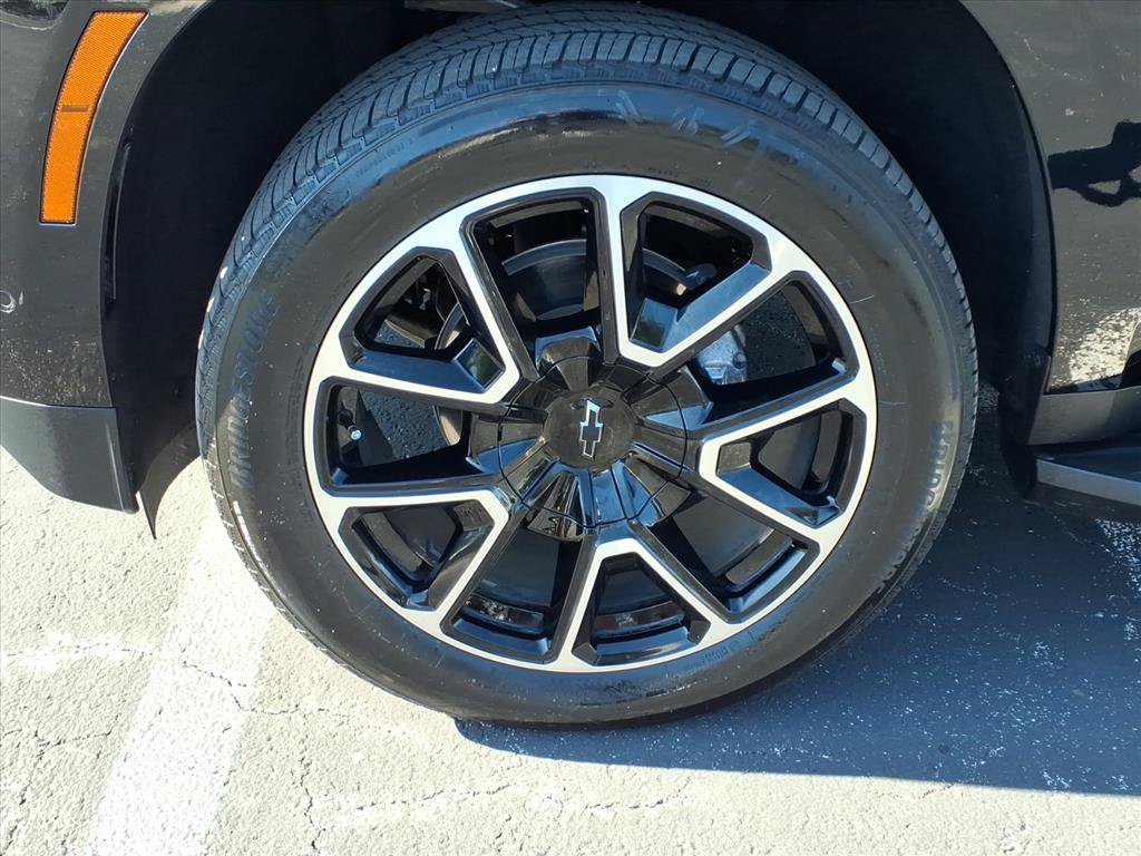 Used 2026 Chevrolet Tahoe RST w/ Comfort Package AWD/4WD image 16