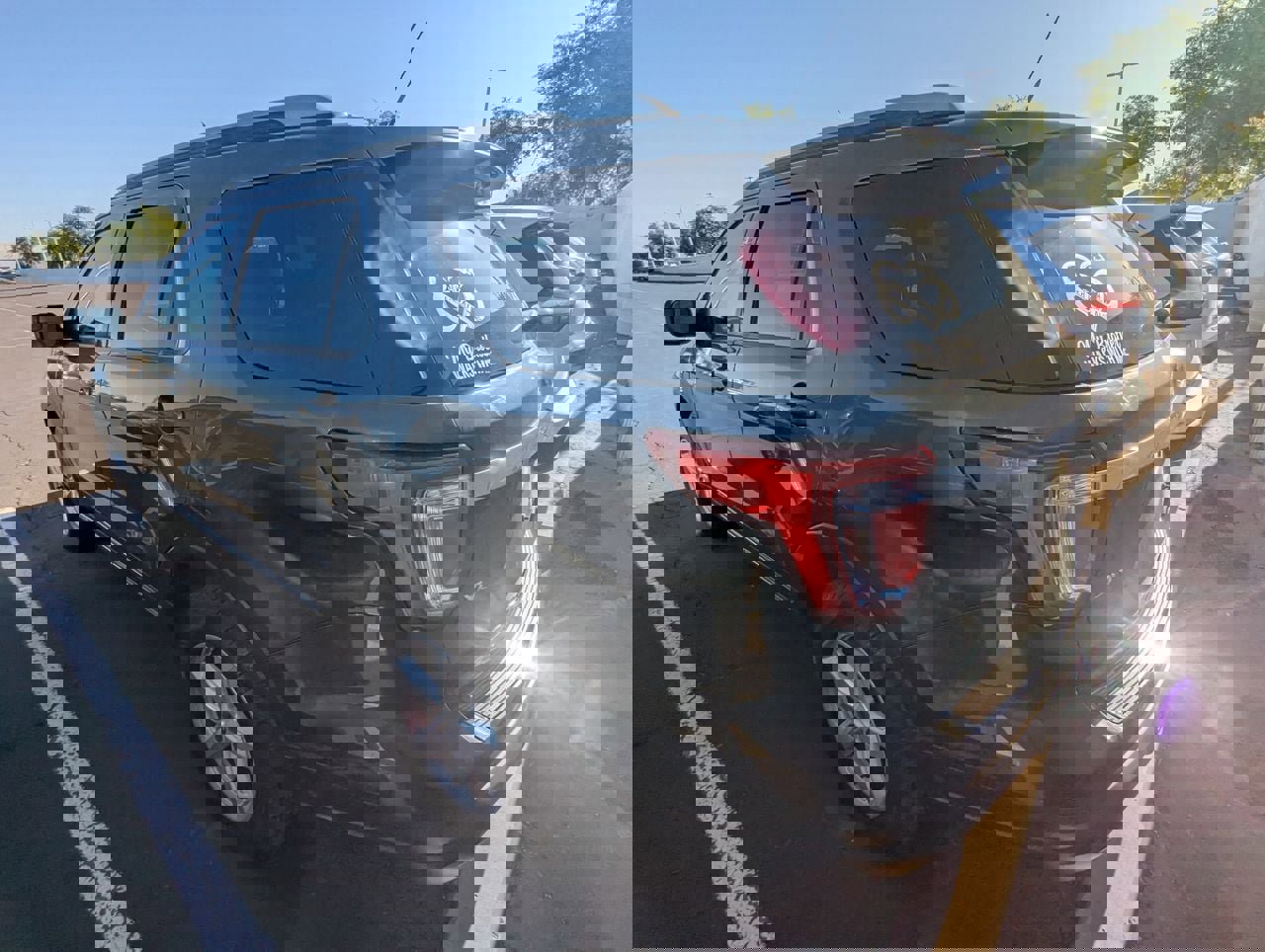 Used 2018 Ford Explorer XLT image 6