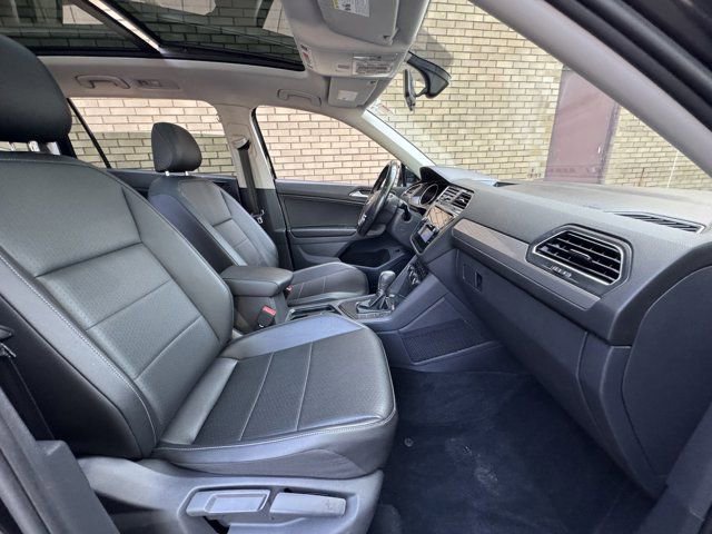 Used 2018 Volkswagen Tiguan SEL FWD image 16