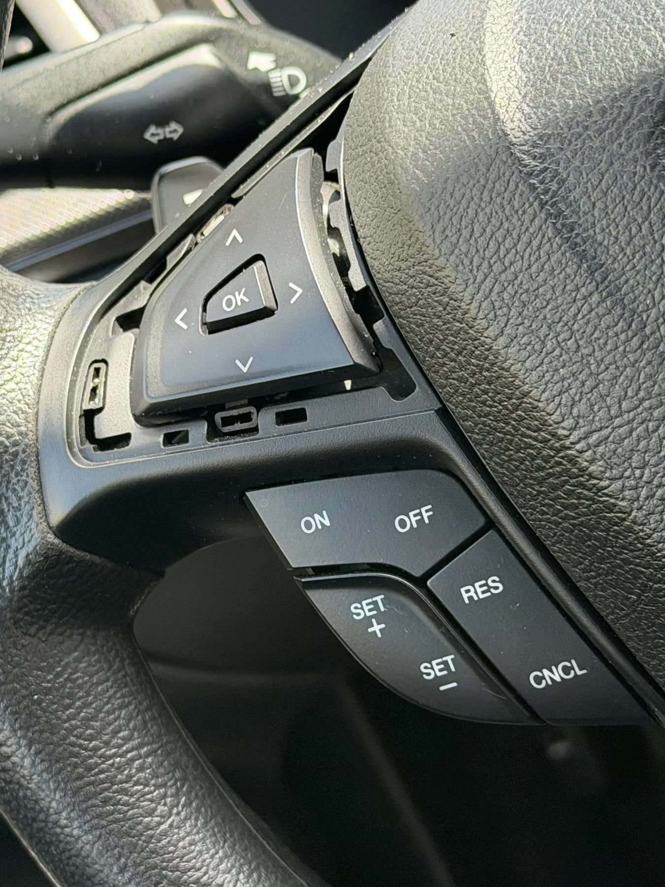 Used 2018 Ford Fusion SE w/ Fusion SE Technology Package FWD image 18