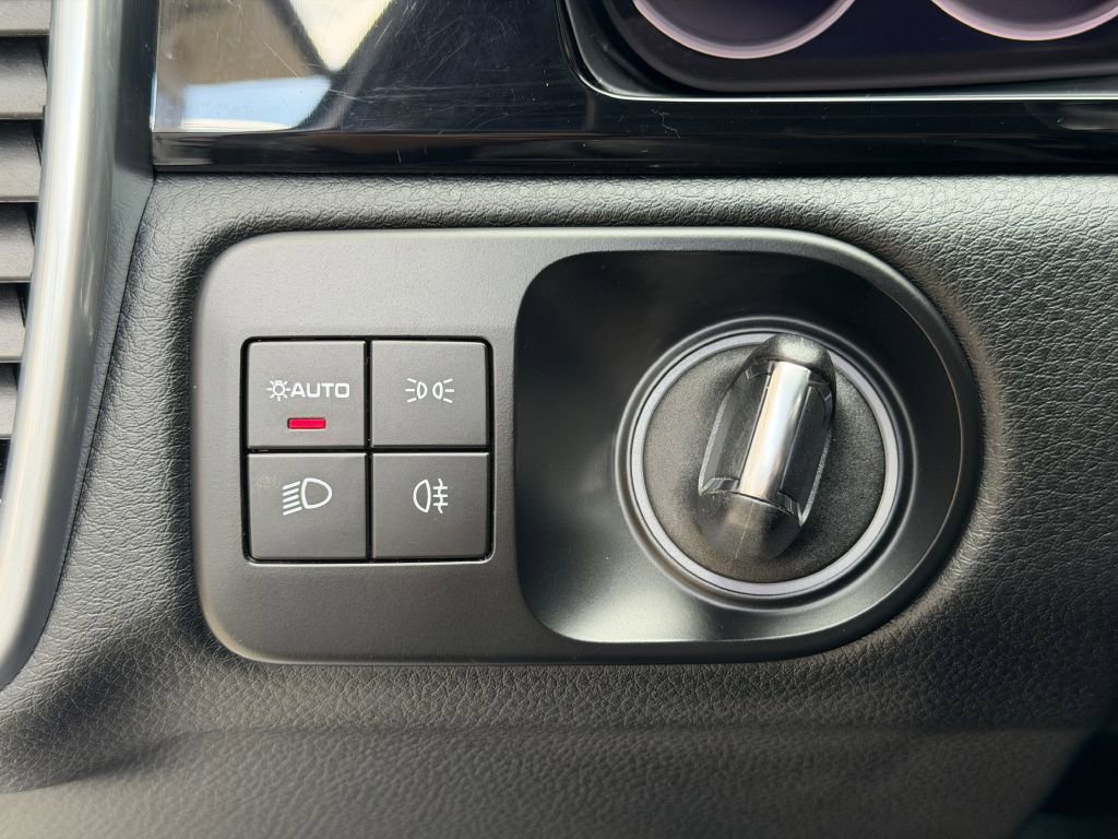 Used 2022 Porsche Cayenne Coupe image 30