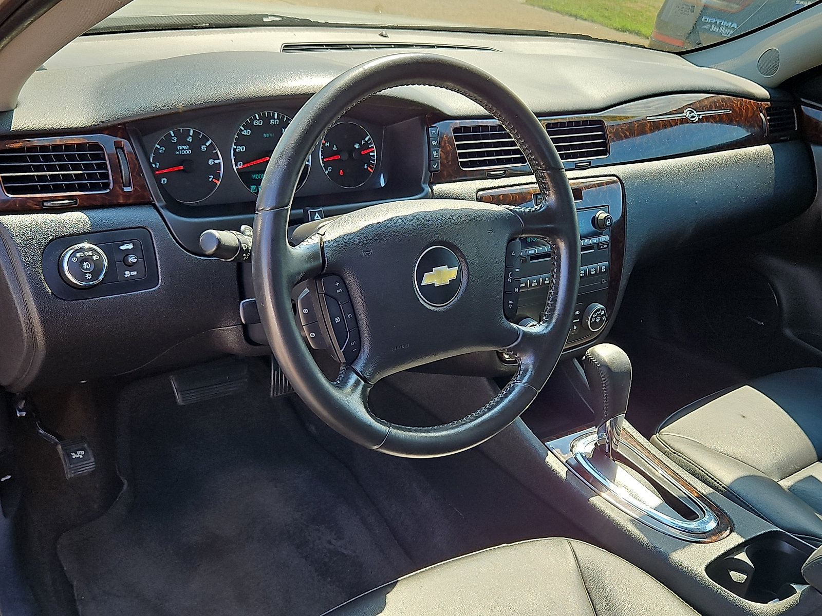 Used 2012 Chevrolet Impala LTZ FWD image 24
