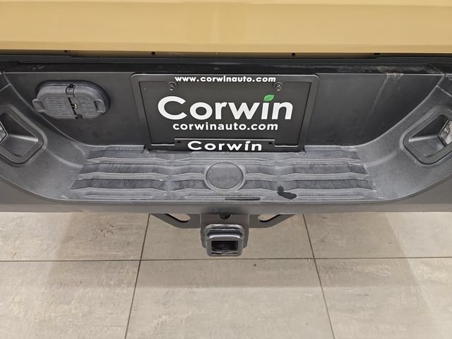 Used 2018 Toyota Tundra SR5 w/ SR5 Upgrade Package AWD/4WD image 17