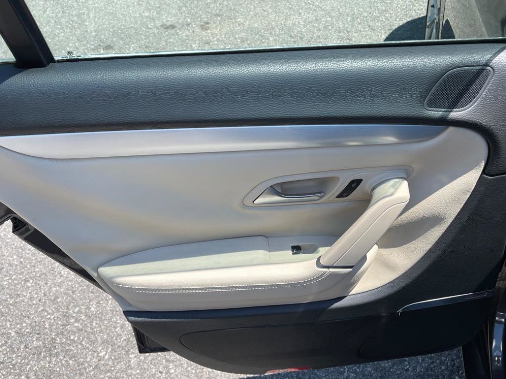 Used 2009 Volkswagen CC Luxury image 24