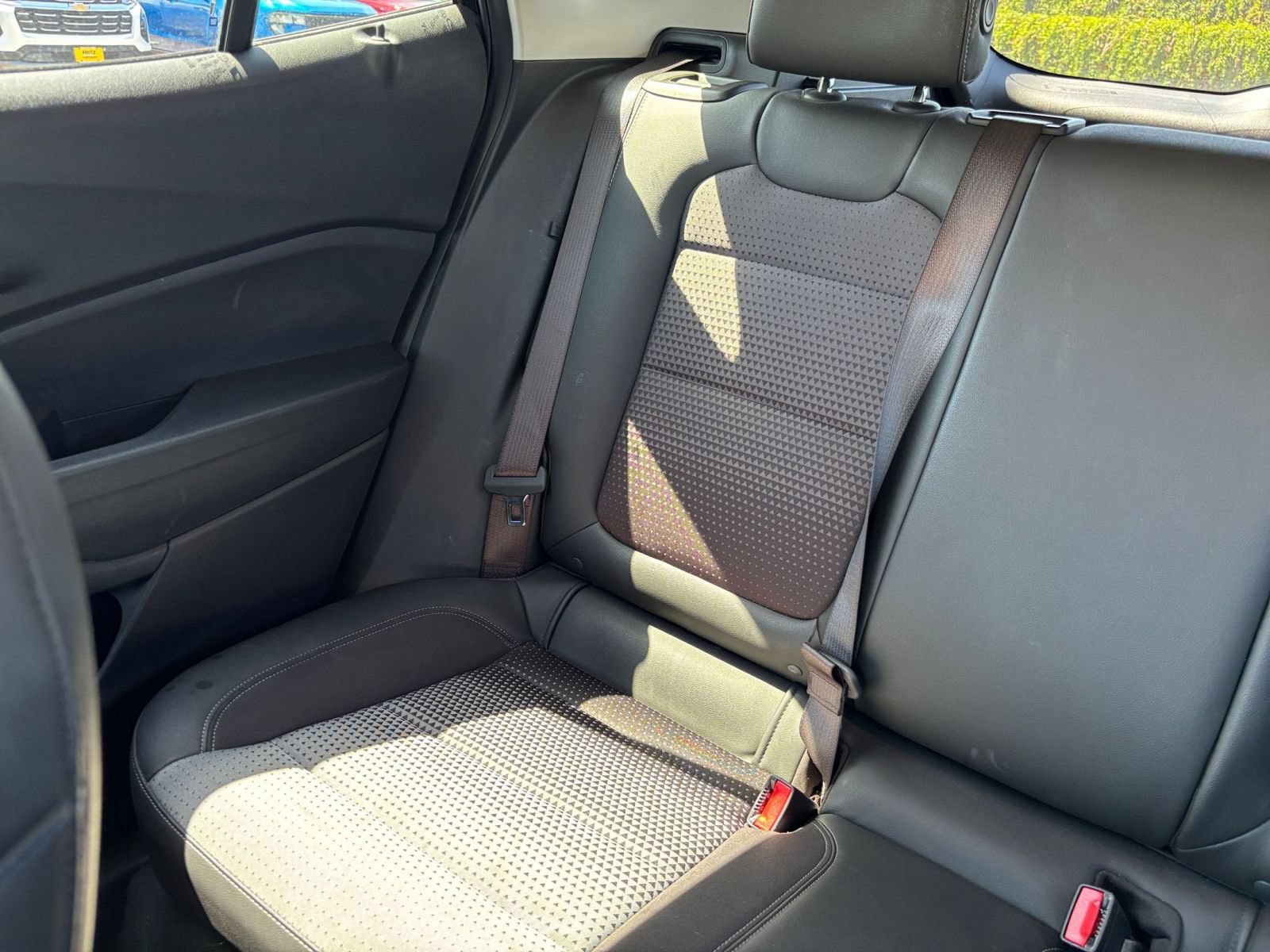 Used 2025 Chevrolet Trax LT w/ LT Convenience Package FWD image 37