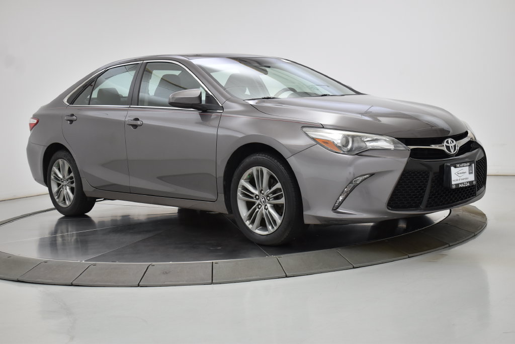 Used 2017 Toyota Camry SE FWD image 11
