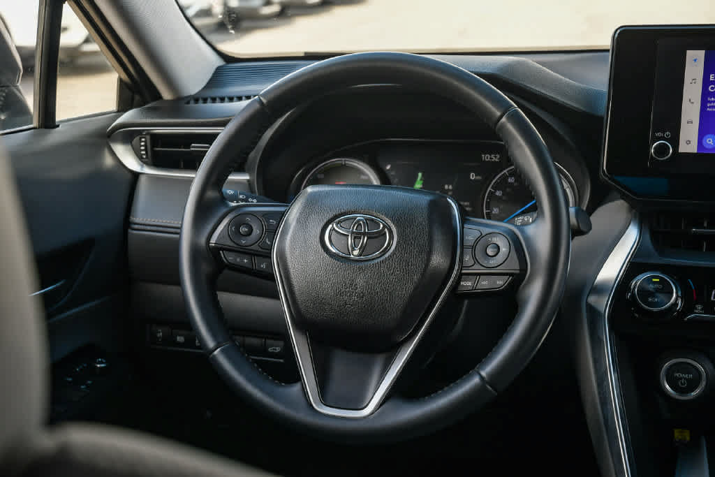 Certified 2024 Toyota Venza LE AWD/4WD image 12