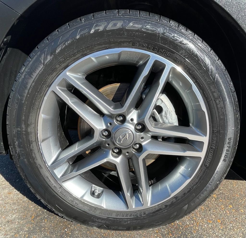 Used 2019 Hyundai Santa Fe XL FWD image 16