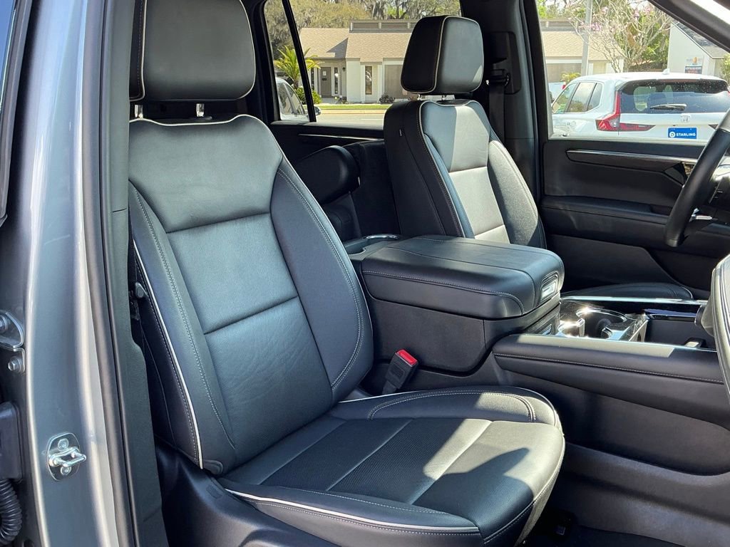 Used 2025 Chevrolet Suburban Premier image 16