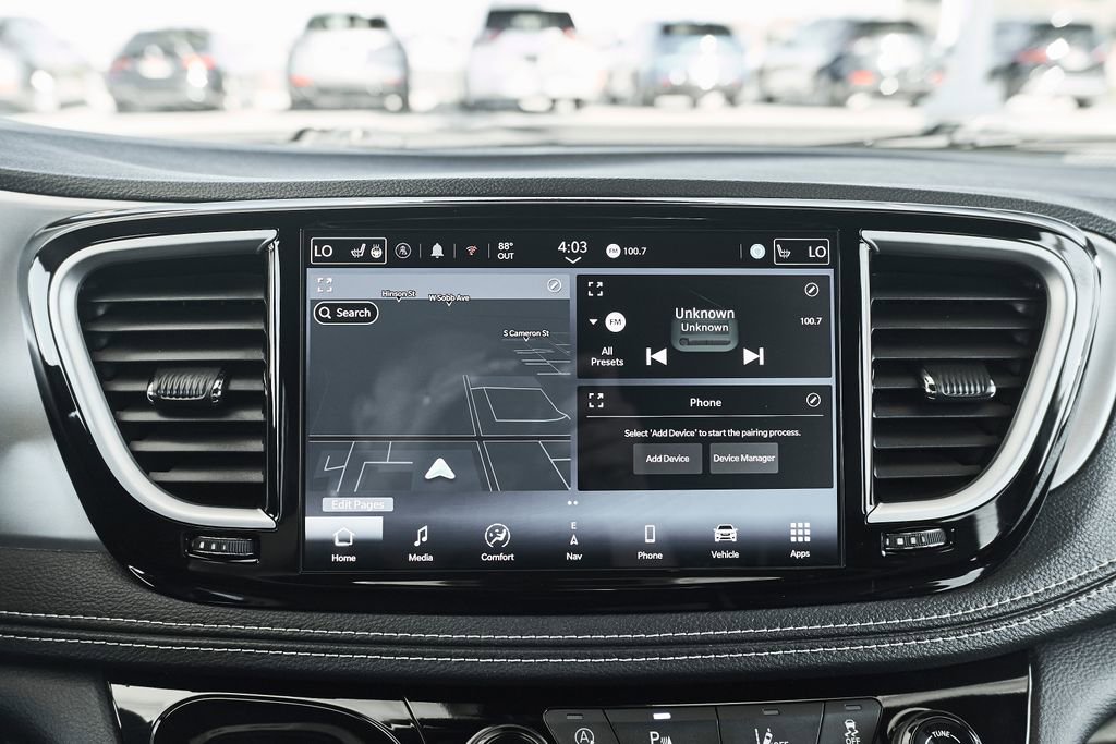 Used 2025 Chrysler Pacifica Limited FWD image 42