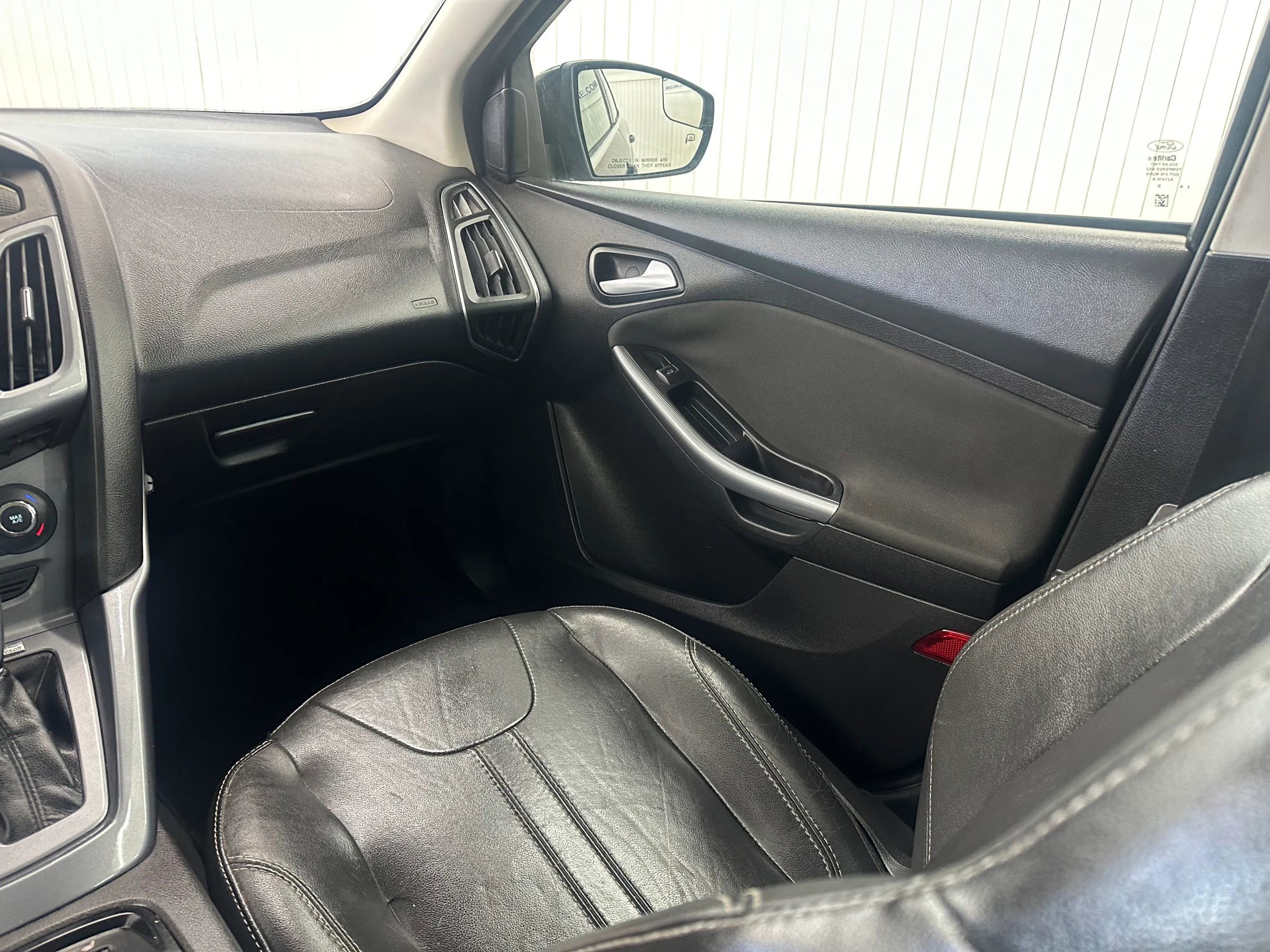 Used 2013 Ford Focus Titanium w/ Titanium Handling Pkg FWD image 17