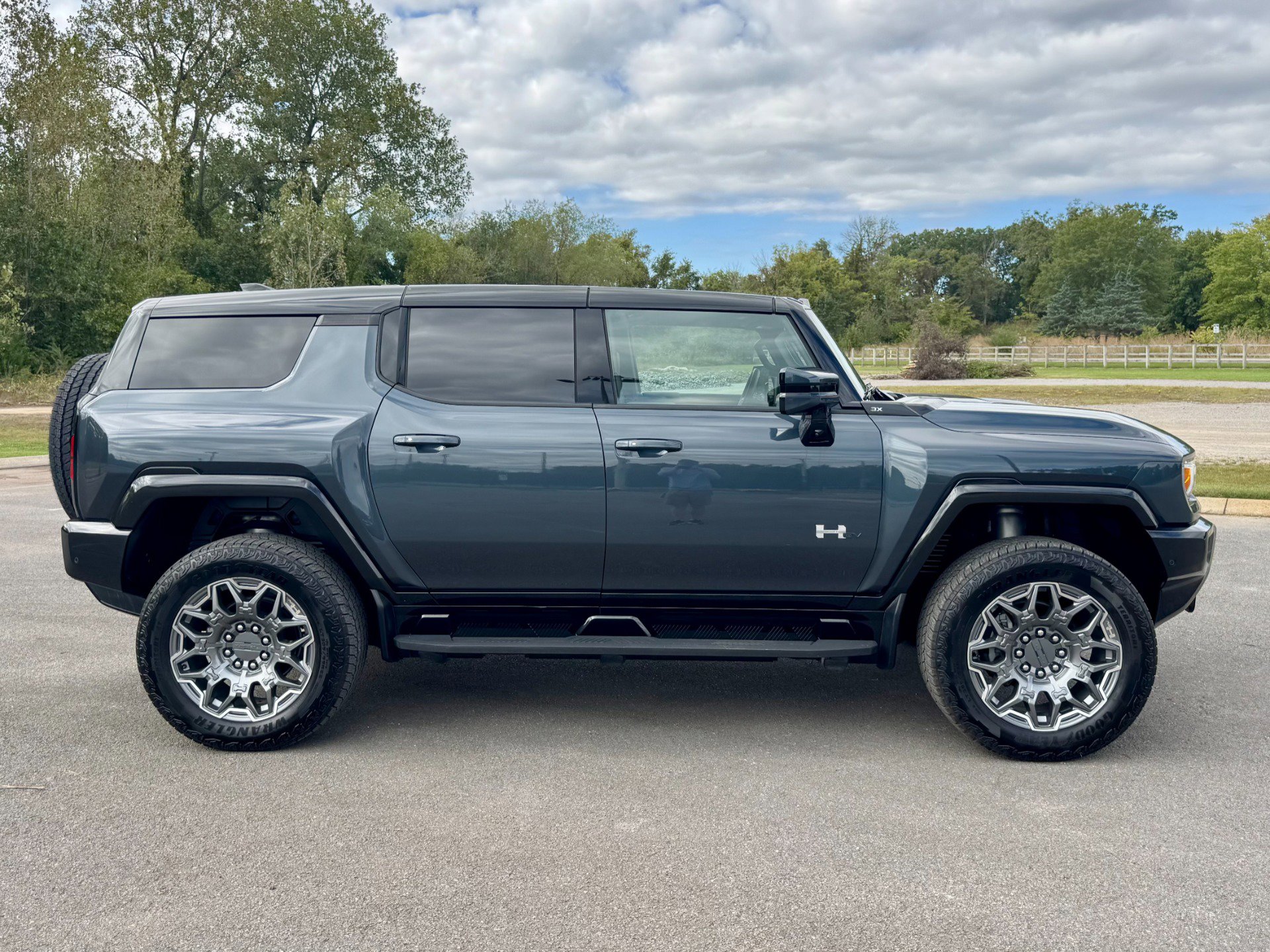 Used 2025 GMC Hummer EV 3X w/ LPO, Cargo Utility Package image 8