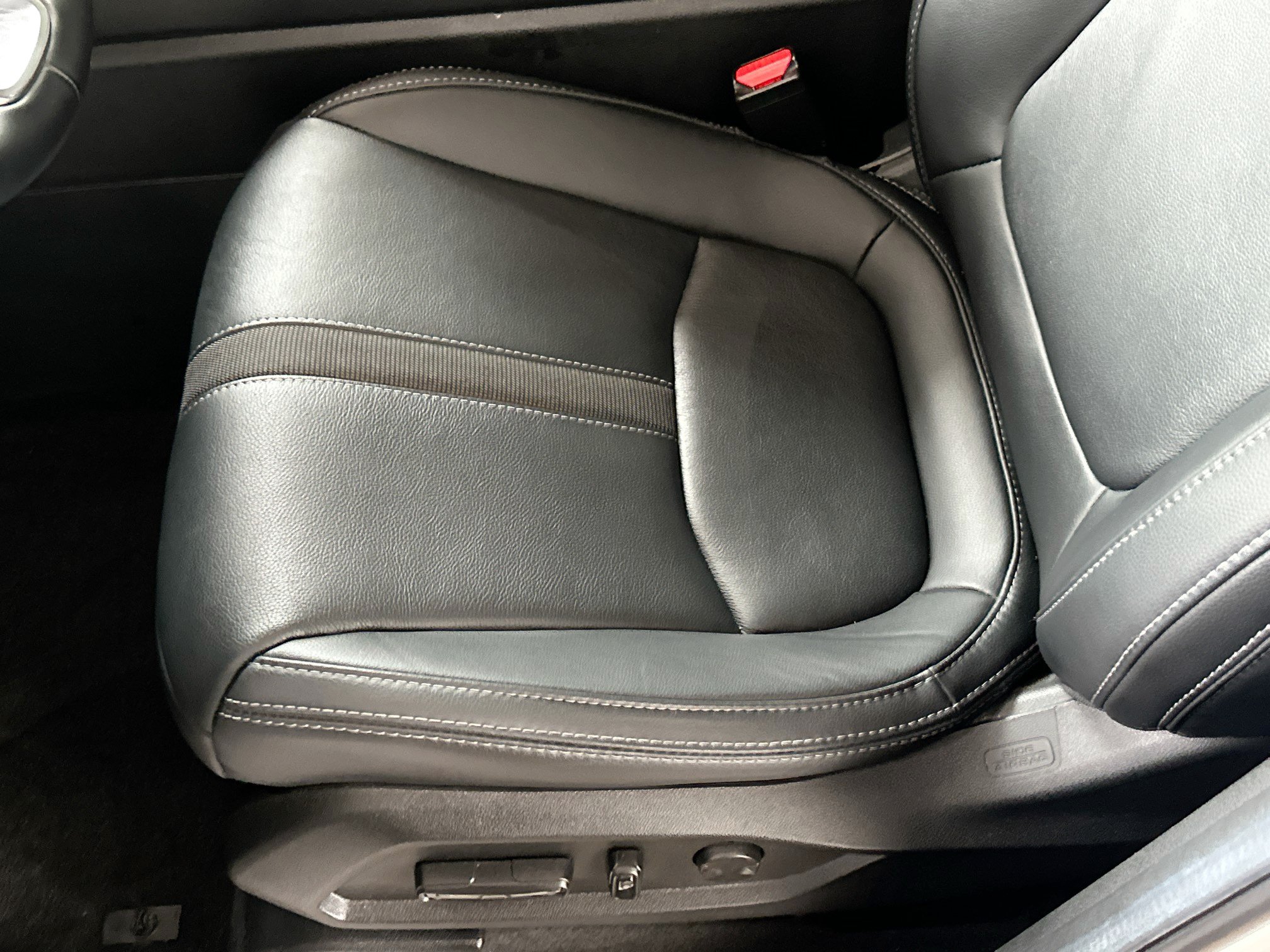 Used 2025 Honda Pilot EX-L image 17