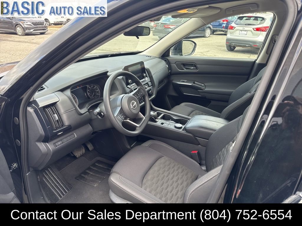 Used 2025 Nissan Pathfinder S image 9
