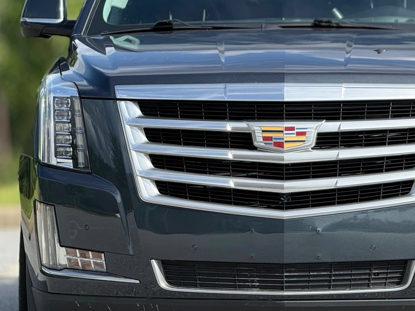 Used 2019 Cadillac Escalade Luxury AWD/4WD image 14