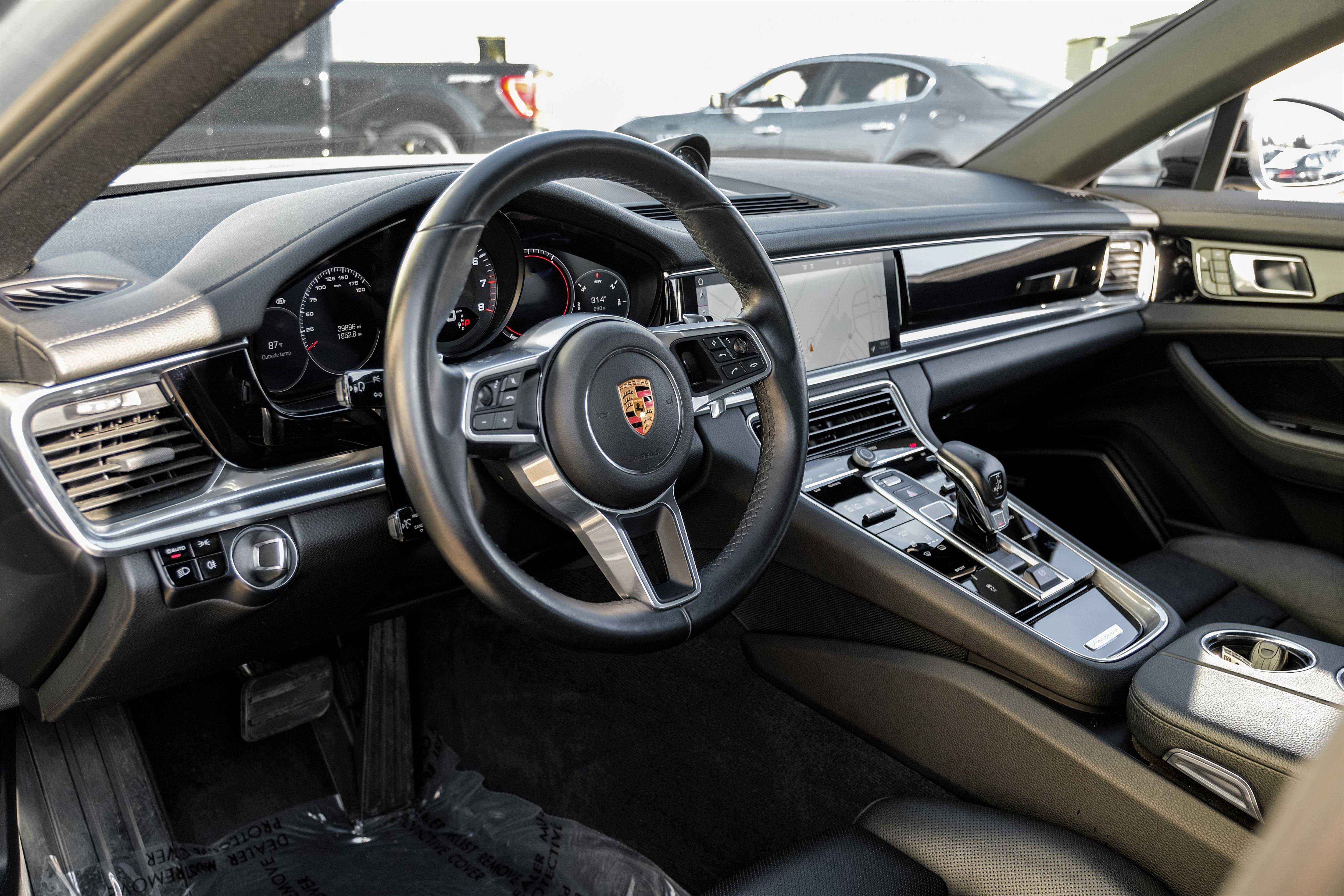Used 2018 Porsche Panamera image 2