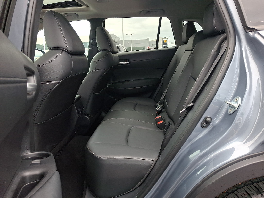 Used 2022 Toyota Corolla Cross XLE w/ Convenience Package AWD/4WD image 10
