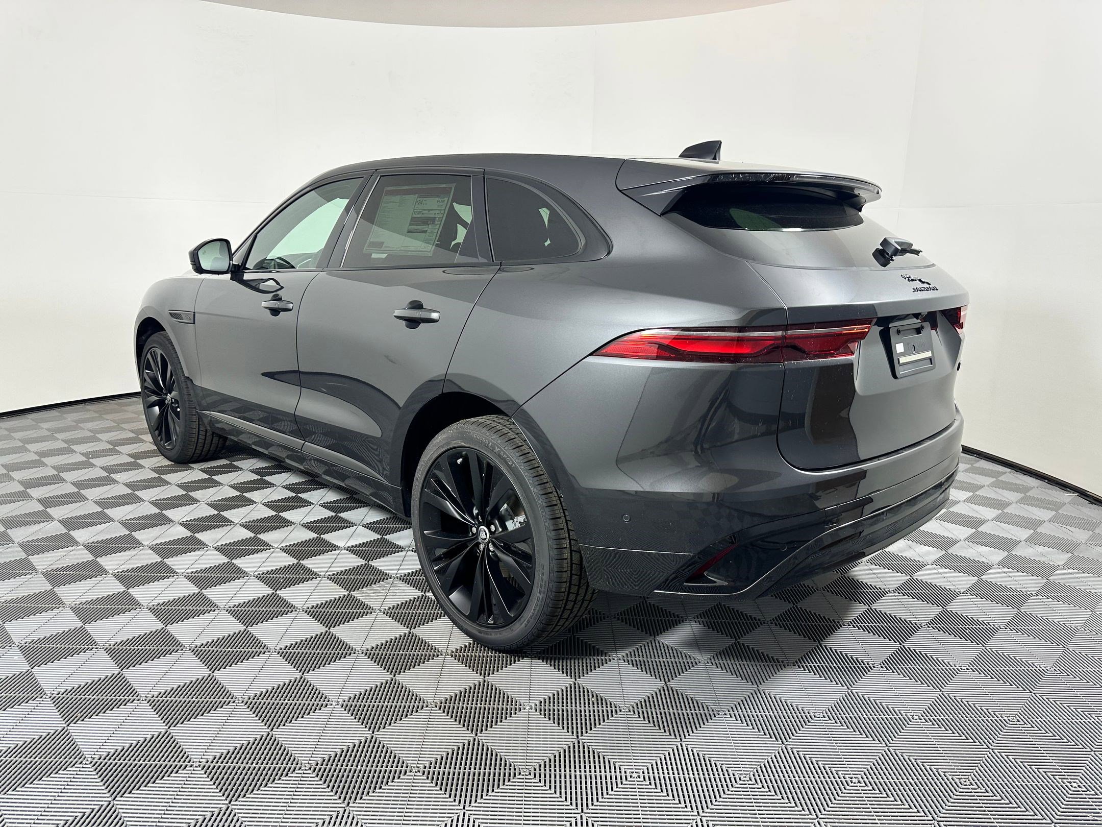 New 2026 Jaguar F-PACE R-Dynamic S image 3