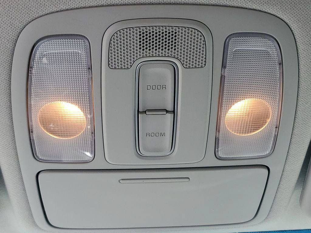 Used 2015 Kia Soul ! FWD image 19