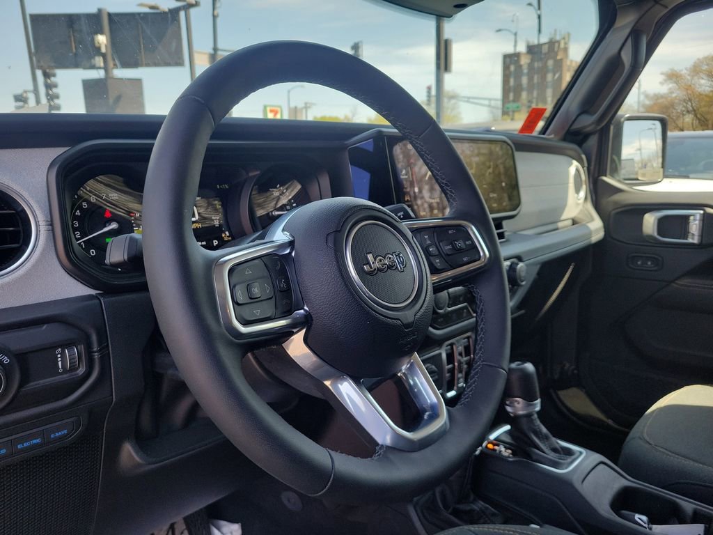 Certified 2025 Jeep Wrangler Unlimited Sahara AWD/4WD image 16