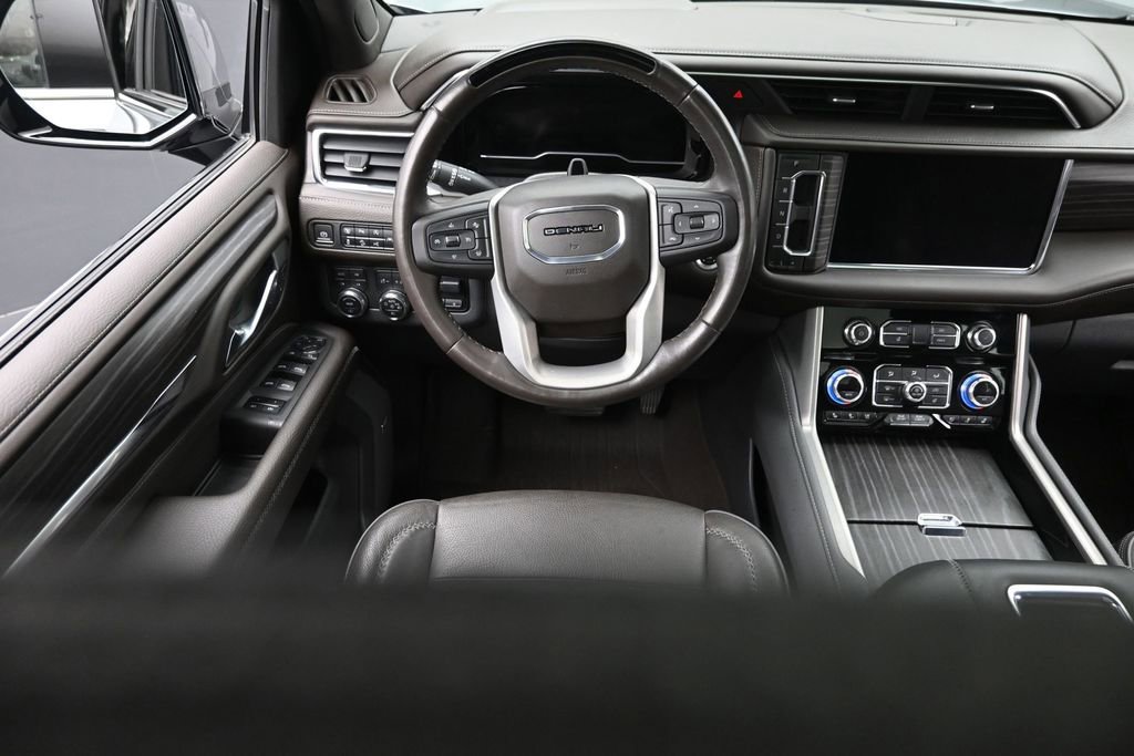Used 2023 GMC Yukon XL Denali w/ Advanced Technology Package AWD/4WD image 15