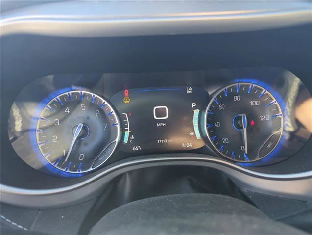 Used 2023 Chrysler Pacifica Touring-L w/ S Appearance Package image 12