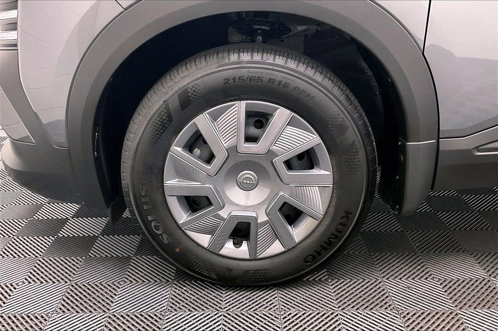 Certified 2025 Nissan Kicks S image 8