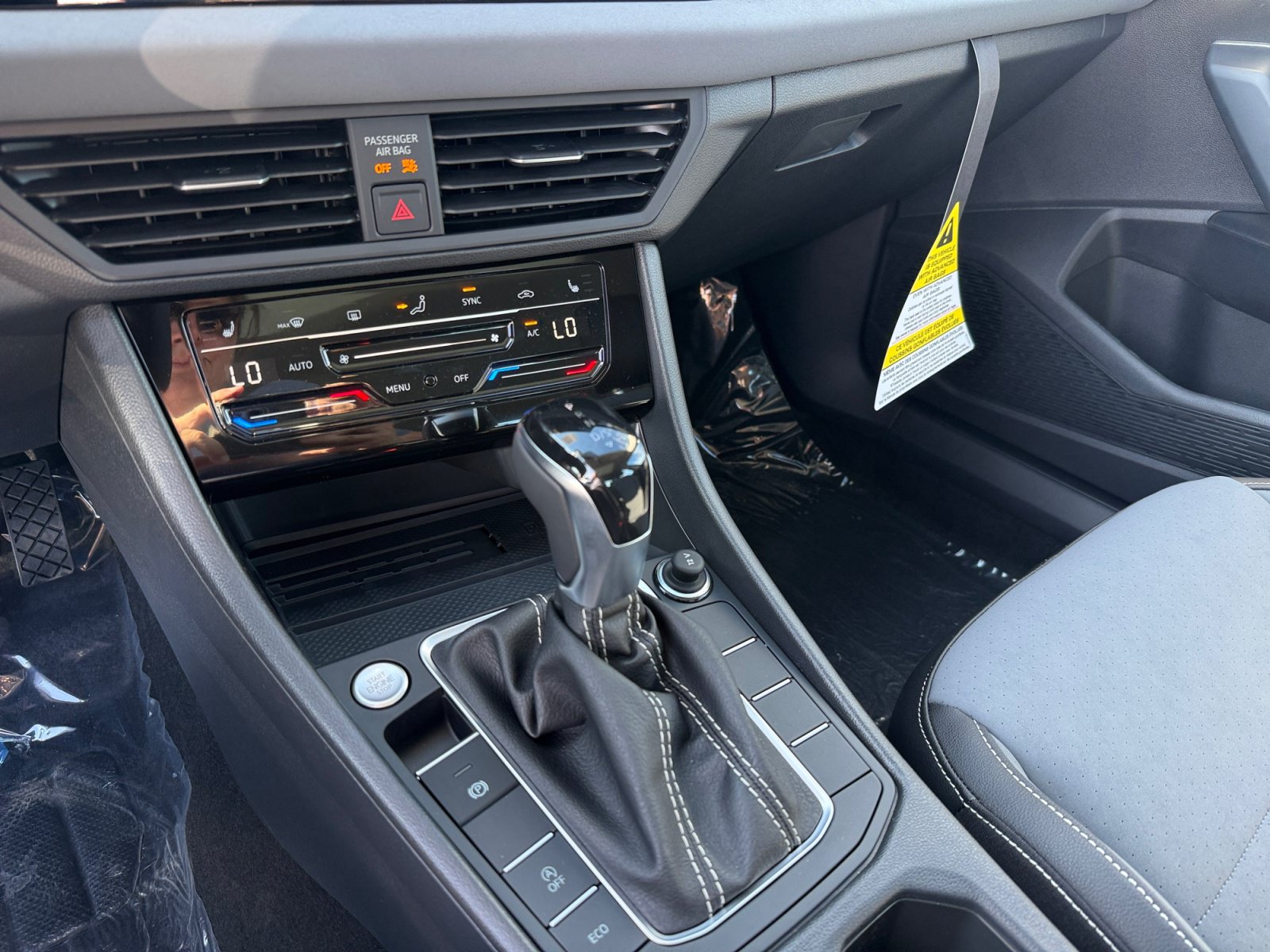 New 2027 Volkswagen Jetta SE FWD image 13