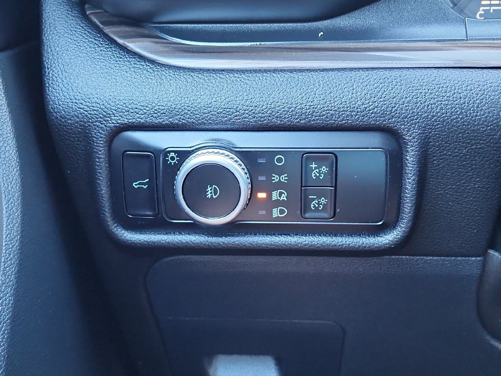 Used 2023 Ford Explorer Limited w/ Equipment Group 301A AWD/4WD image 25