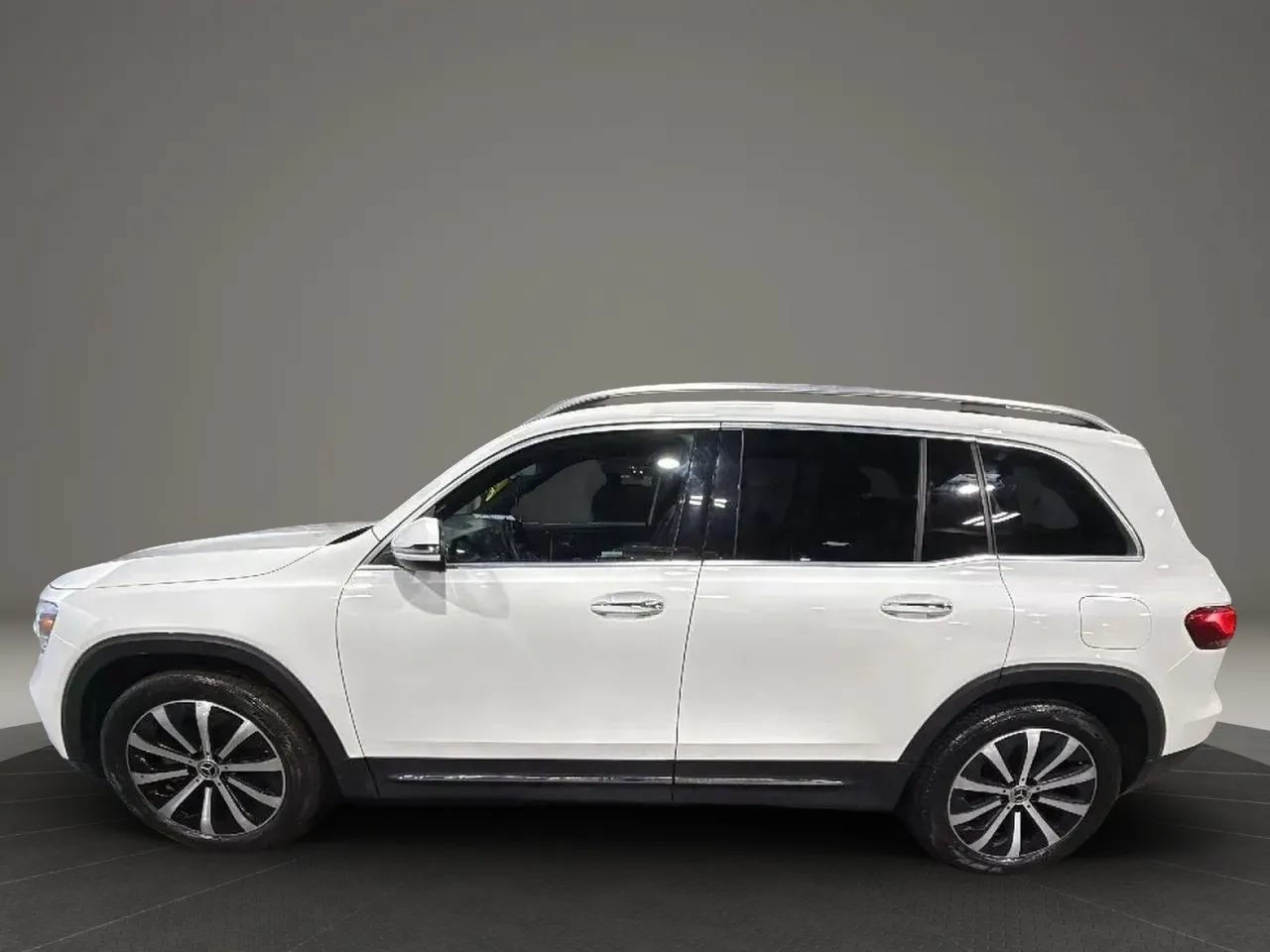Used 2021 Mercedes-Benz GLB 250 4MATIC image 8