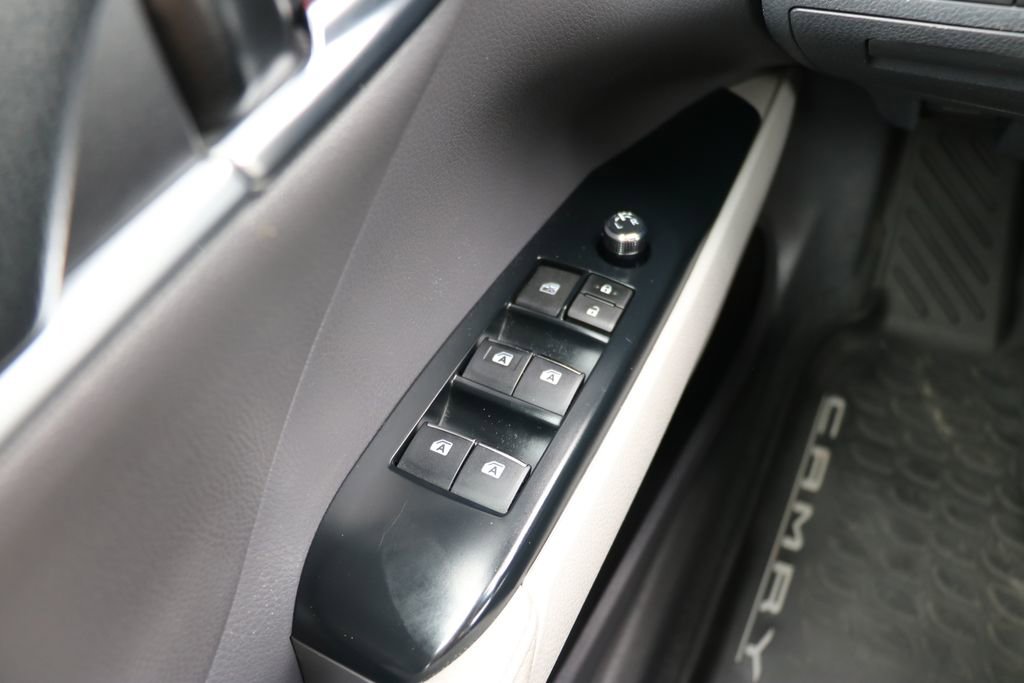Used 2019 Toyota Camry XLE w/ Driver Assist Package FWD image 8