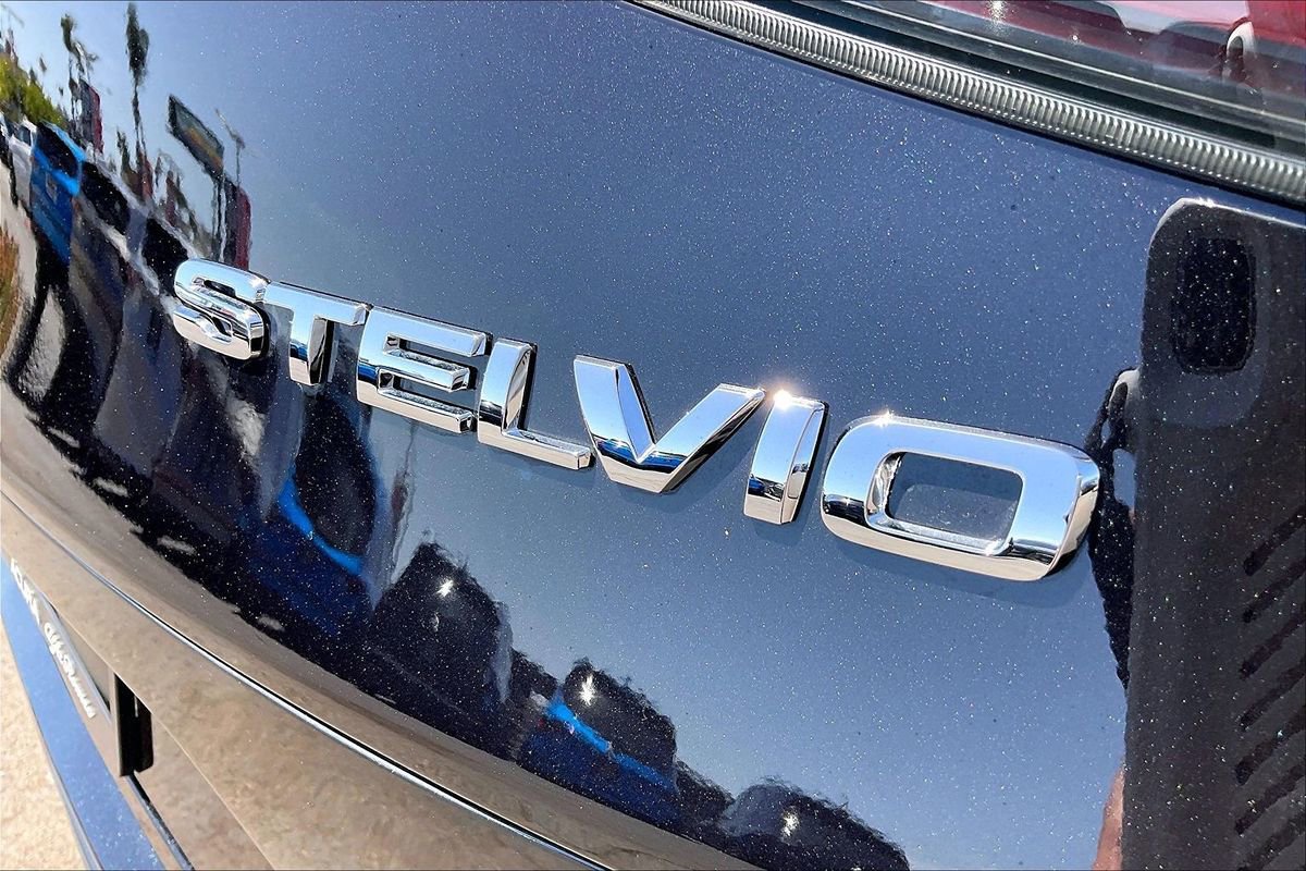 Used 2025 Alfa Romeo Stelvio Sprint AWD/4WD image 5