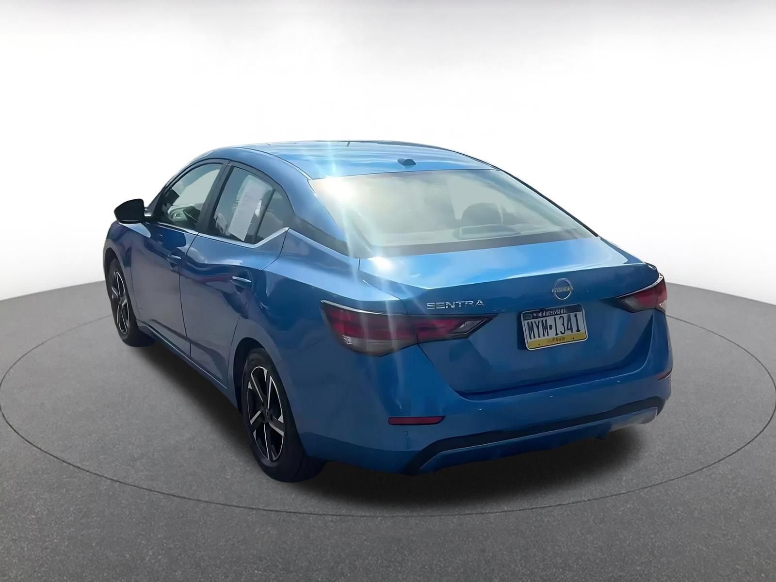 Used 2025 Nissan Sentra SV FWD image 9
