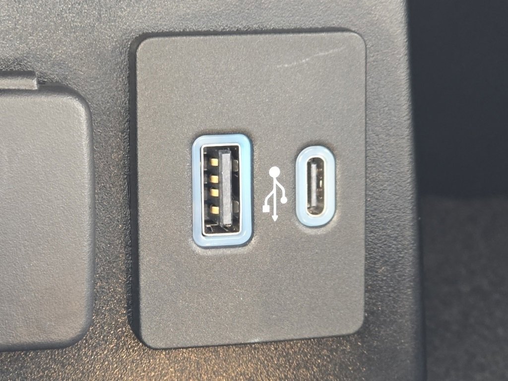 Used 2021 Ford Explorer Limited w/ Hybrid Equipment Group 310A image 17