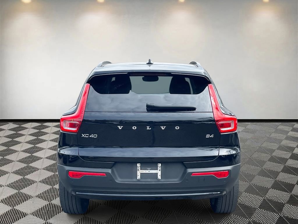 Used 2023 Volvo XC40 B4 Plus w/ Driver Assist Package image 4